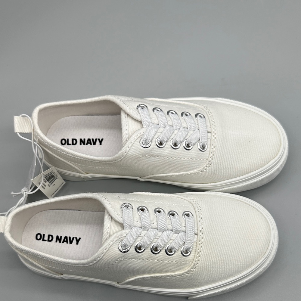 NWT Old Navy Kids White Canvas Lace-Up Sneakers - Size 13 (Unisex)